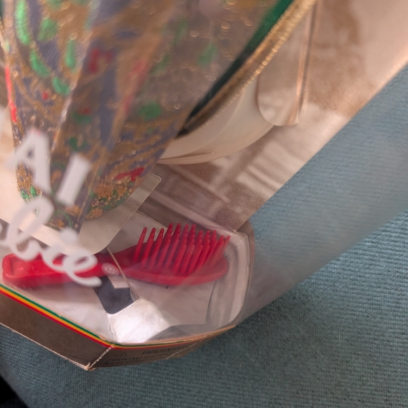 NIOB Vintage 1997 Mattel Thai Barbie Collectors Edition Doll Authentic 1990s - Picture 10 of 10